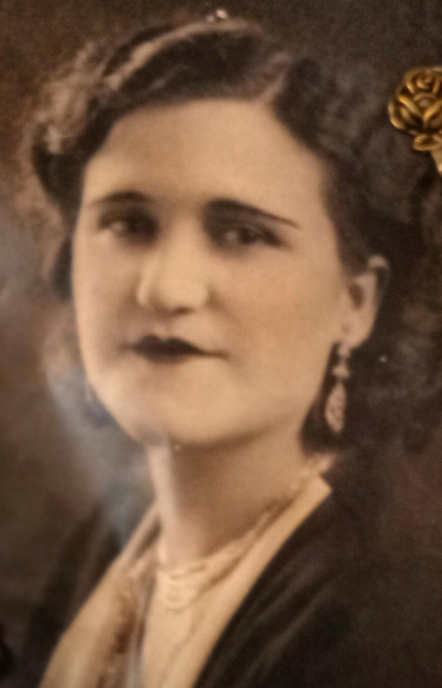 Grandma Maria Cristina Simone Ford live to be 93 years old. Her eldest sister Josephine lived to be 98 and her favorite sister Angelina 96. Her brother John served in the army in World War II and was visited by first lady Eleanor Roosevelt who wore a red c